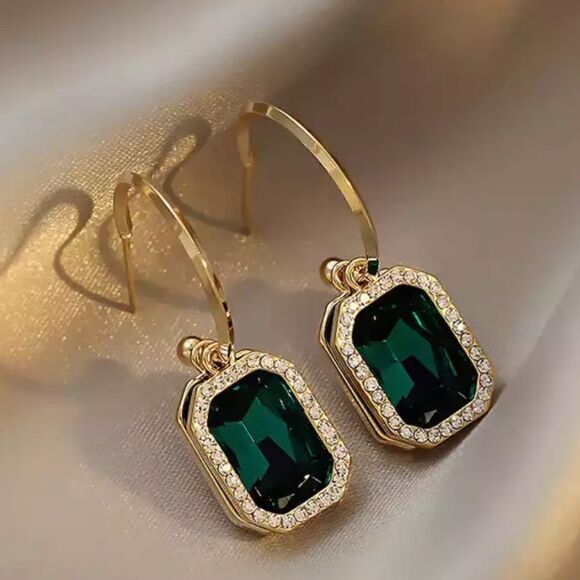 The Envy earring in gold - Picture 4 of 7